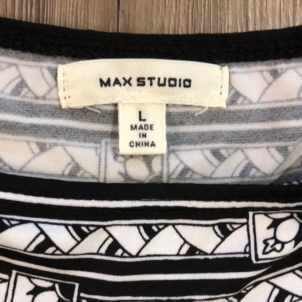 Max Studio Black and White Leaf Print Sleeveless Dress
(Bin 10) - Picture 2 of 10